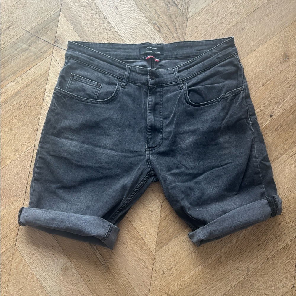 RVLT black 34 denim shorts